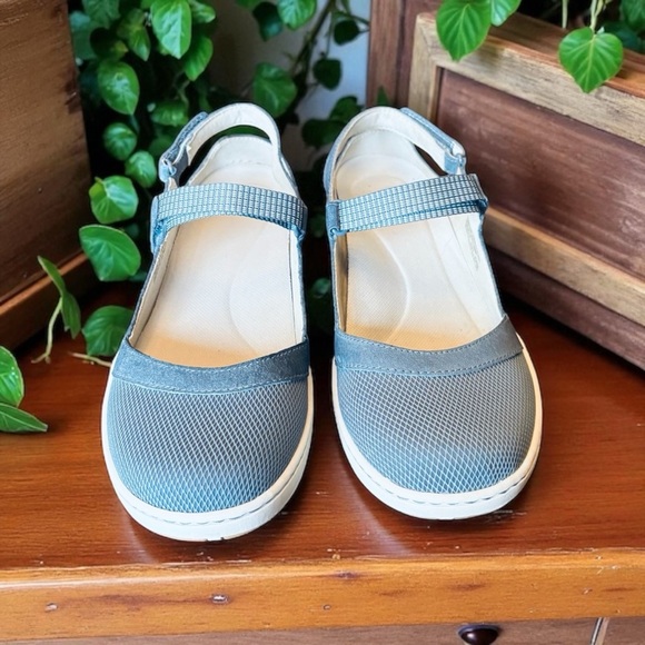 Dansko Raeann Sporty Mary Jane Shoe Sandal. - Picture 6 of 14